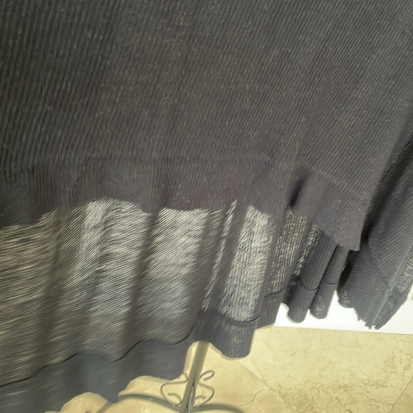 FREE PEOPLE BLACK HI/LO TOP - Picture 5 of 7